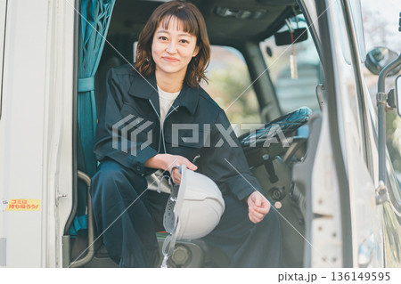 truck driver 136149595