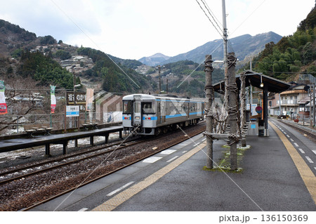 徳島県 大歩危駅の土讃線各駅停車 徳島県 大歩危駅の土讃線各駅停車 136150369