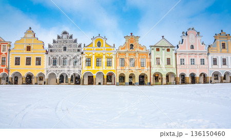 Main square of Telc with its famous 16th-century colorful houses, a UNESCO World Heritage Site since 1992, on a winter day with falling snow. 136150460