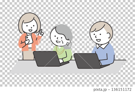 多世代でスマホやパソコンを使って学びあうイメージ　デジタルデバイス学習をする日本人のシニアと若者 136151172