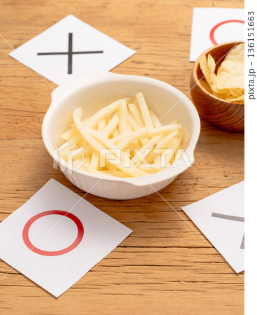 塩っぱい食品　ポテトの丸バツイメージ 136151663