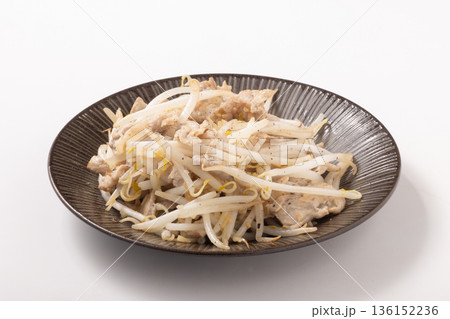 豚肉 もやし炒め 豚肉 もやし炒め 136152236