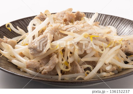 豚肉　もやし炒め 136152237