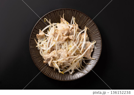 豚肉 もやし炒め 豚肉 もやし炒め 136152238