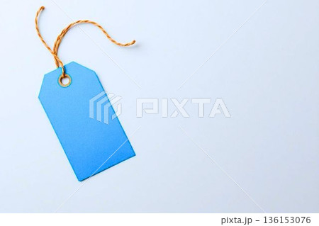 1枚の青いメッセージタグ 136153076