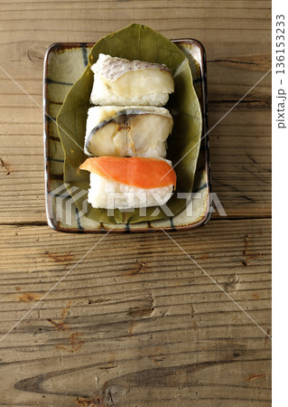 鮭と鯛と鯖の柿の葉寿司 136153233