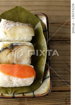 鮭と鯛と鯖の柿の葉寿司 136153238
