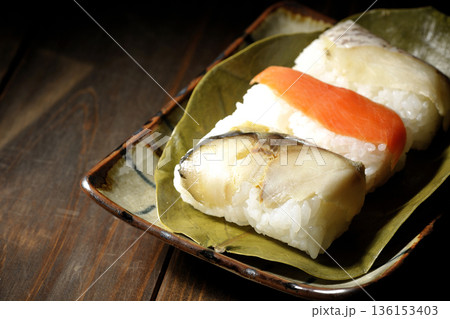 鮭と鯛と鯖の柿の葉寿司 鮭と鯛と鯖の柿の葉寿司 136153403