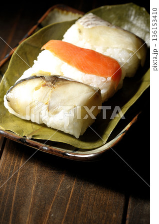 鮭と鯛と鯖の柿の葉寿司 鮭と鯛と鯖の柿の葉寿司 136153410