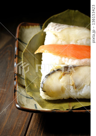 鮭と鯛と鯖の柿の葉寿司 136153423