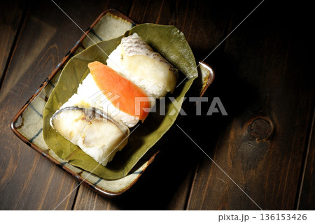鮭と鯛と鯖の柿の葉寿司 136153426