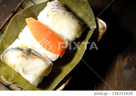 鮭と鯛と鯖の柿の葉寿司 136153429