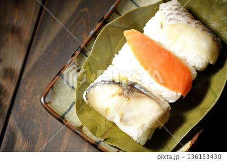 鮭と鯛と鯖の柿の葉寿司 鮭と鯛と鯖の柿の葉寿司 136153430