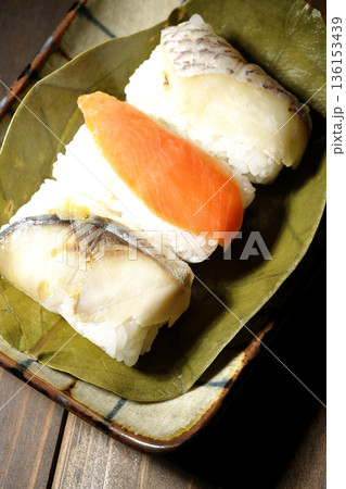 鮭と鯛と鯖の柿の葉寿司 136153439