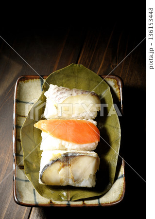 鮭と鯛と鯖の柿の葉寿司 鮭と鯛と鯖の柿の葉寿司 136153448