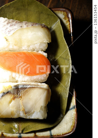 鮭と鯛と鯖の柿の葉寿司 136153454