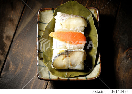 鮭と鯛と鯖の柿の葉寿司 136153455