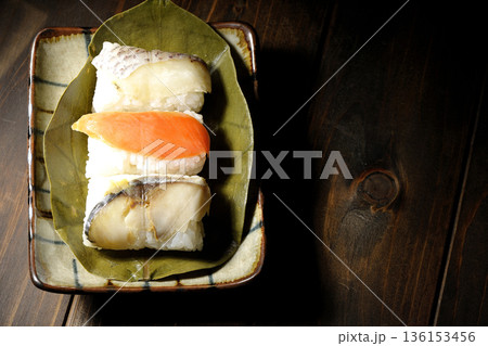 鮭と鯛と鯖の柿の葉寿司 136153456