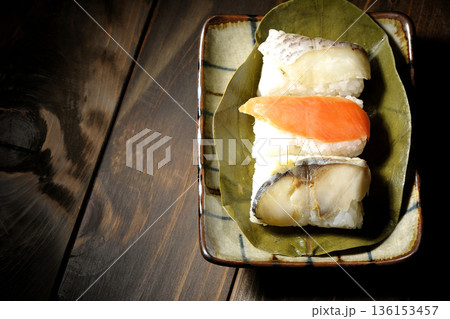 鮭と鯛と鯖の柿の葉寿司 136153457