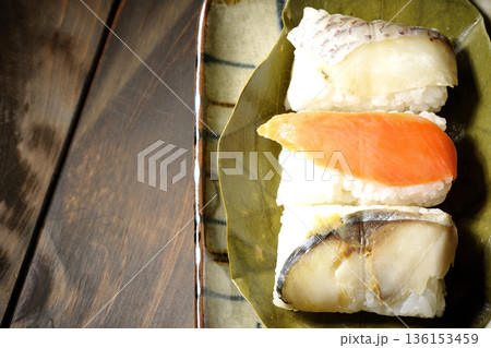 鮭と鯛と鯖の柿の葉寿司 鮭と鯛と鯖の柿の葉寿司 136153459
