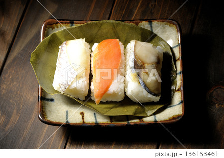 鮭と鯛と鯖の柿の葉寿司 136153461
