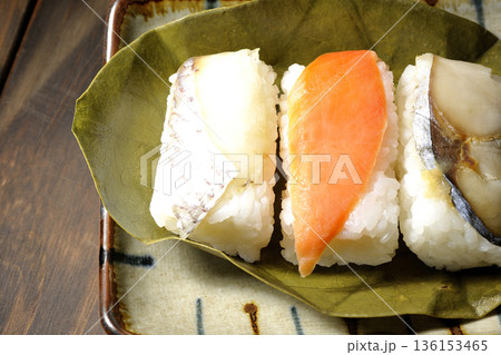 鮭と鯛と鯖の柿の葉寿司 136153465