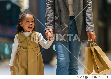 child girl and mother with shopping bag and sightseeing in Bangkok city at night child girl and mother with shopping bag and sightseeing in Bangkok city at night 136153501