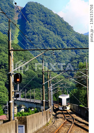 川治温泉駅から川治湯元駅へ… 『特急リバティ会津』500系 136153708