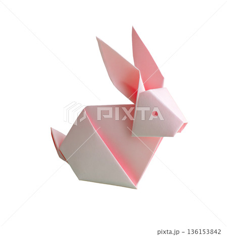 折り紙で作られたうさぎの素材　白背景 136153842