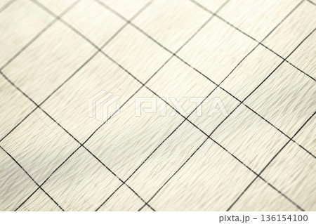 方眼紙の背景素材　コピースペース　ビジネス・教育・デザイン用テクスチャ 136154100