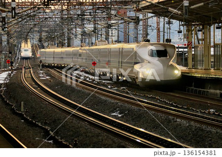 東海道新幹線『米原駅』へ入線する… 【N700A】 東海道新幹線『米原駅』へ入線する… 【N700A】 136154381