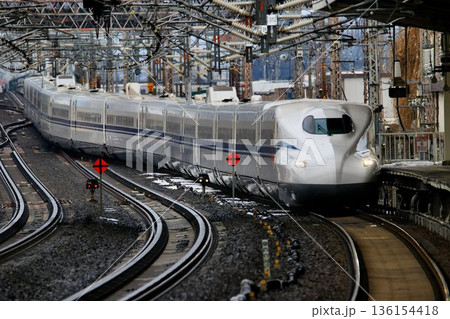 東海道新幹線『米原駅』へ入線する… 【N700S】 東海道新幹線『米原駅』へ入線する… 【N700S】 136154418