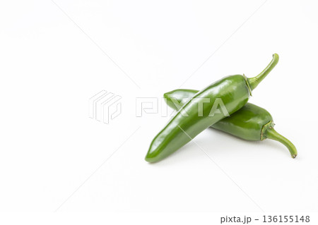 白背景にハラペーニョ 136155148