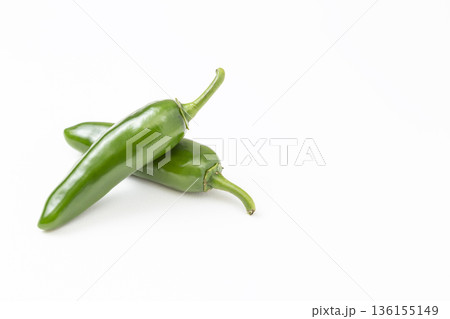 白背景にハラペーニョ 136155149