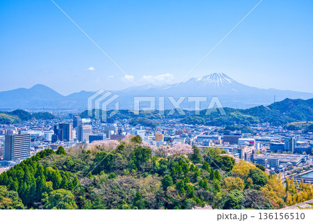 〈鳥取県〉春の米子城跡　大天守台から大山を望む風景　4月 136156510
