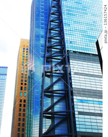 汐留シティセンター周辺（汐留シオサイト）の高層ビル群の都市景観（風景） 136157424