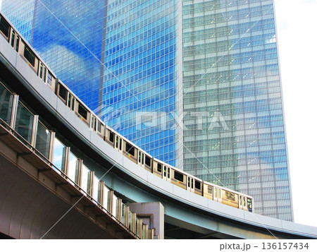 汐留シティセンター周辺（汐留シオサイト）の高層ビル群の都市景観（風景） 136157434