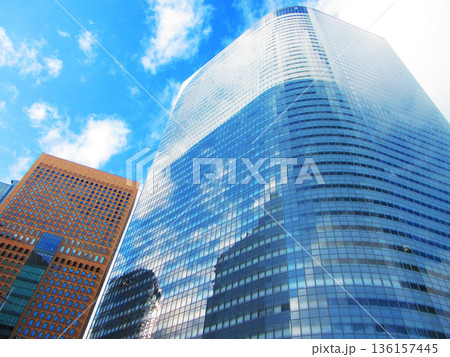 汐留シティセンター周辺（汐留シオサイト）の高層ビル群の都市景観（風景） 136157445