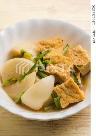 厚揚げと小蕪の煮物 136158850