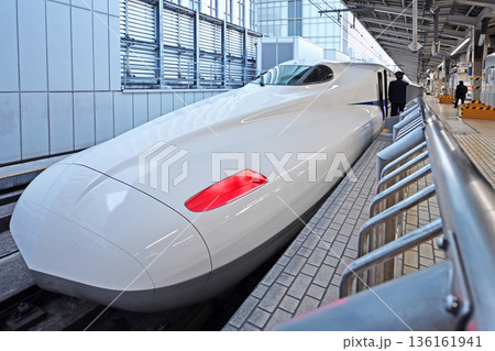 JR東海　新幹線　東京駅ホーム 136161941