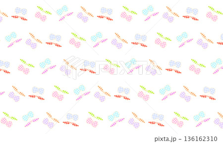 カラフルなチェック柄の葉っぱ付きのさくらんぼのマークが並ぶ模様 136162310