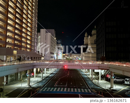 夜の下関 駅前の道路 夜の下関 駅前の道路 136162671
