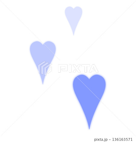 薄い青色のかわいいハートのマーク 136163571
