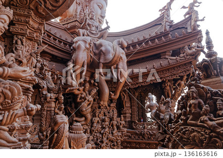 タイ　パタヤ　サンクチュアリー・オブ・トゥルース 136163616