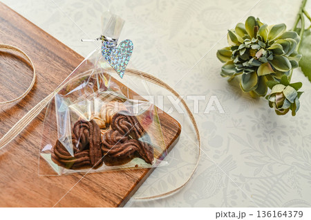 バレンタインの焼きチョコ 136164379