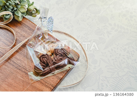 バレンタインの焼きチョコ 136164380