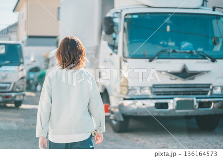 truck driver 136164573