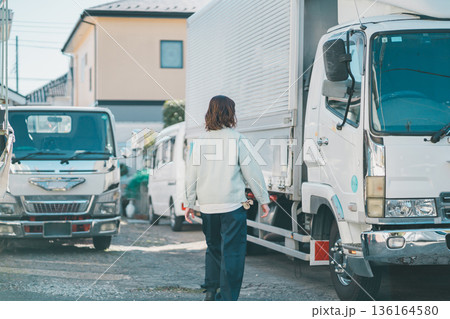 truck driver 136164580