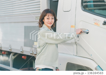 truck driver 136164583