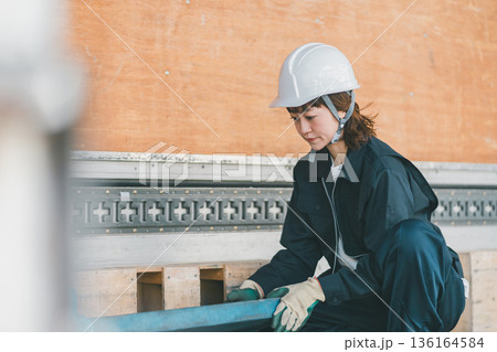 truck driver 136164584